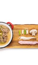 Preparado de pato, setas y ajos tiernos